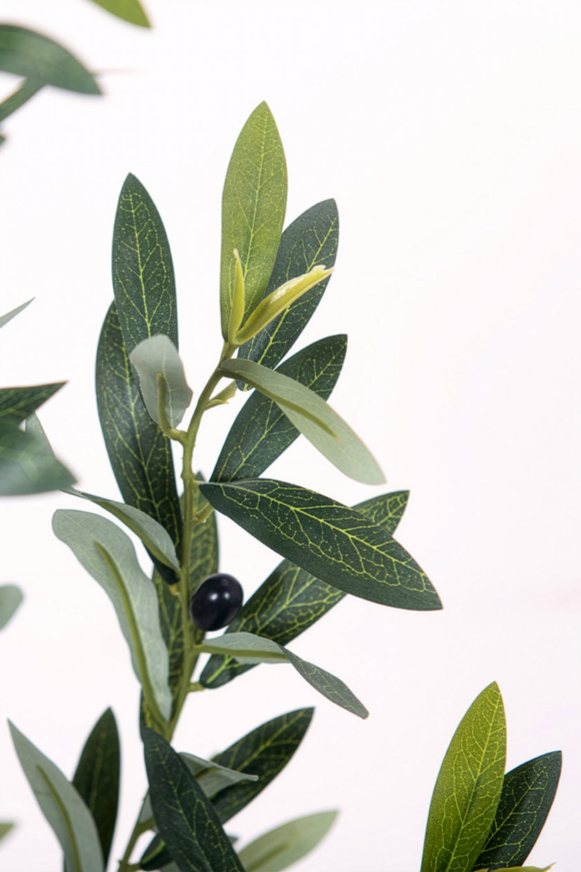 Olive E: Kunstmatige olijfboom met brede zijden bladeren en realistische olijven