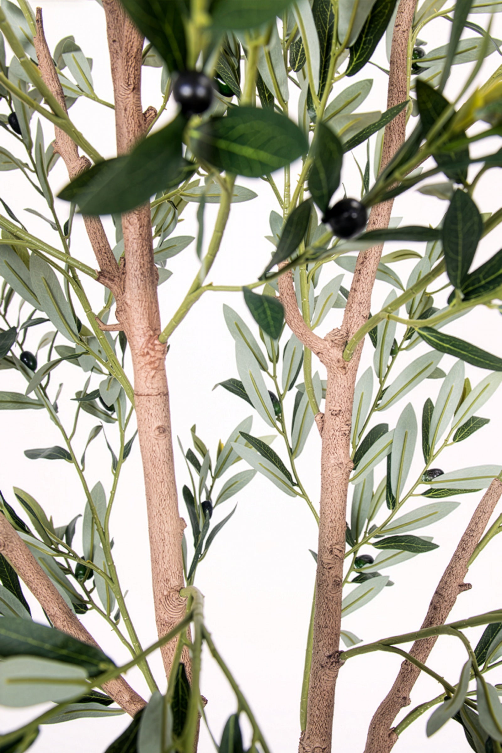 Olive E: Kunstmatige olijfboom met brede zijden bladeren en realistische olijven