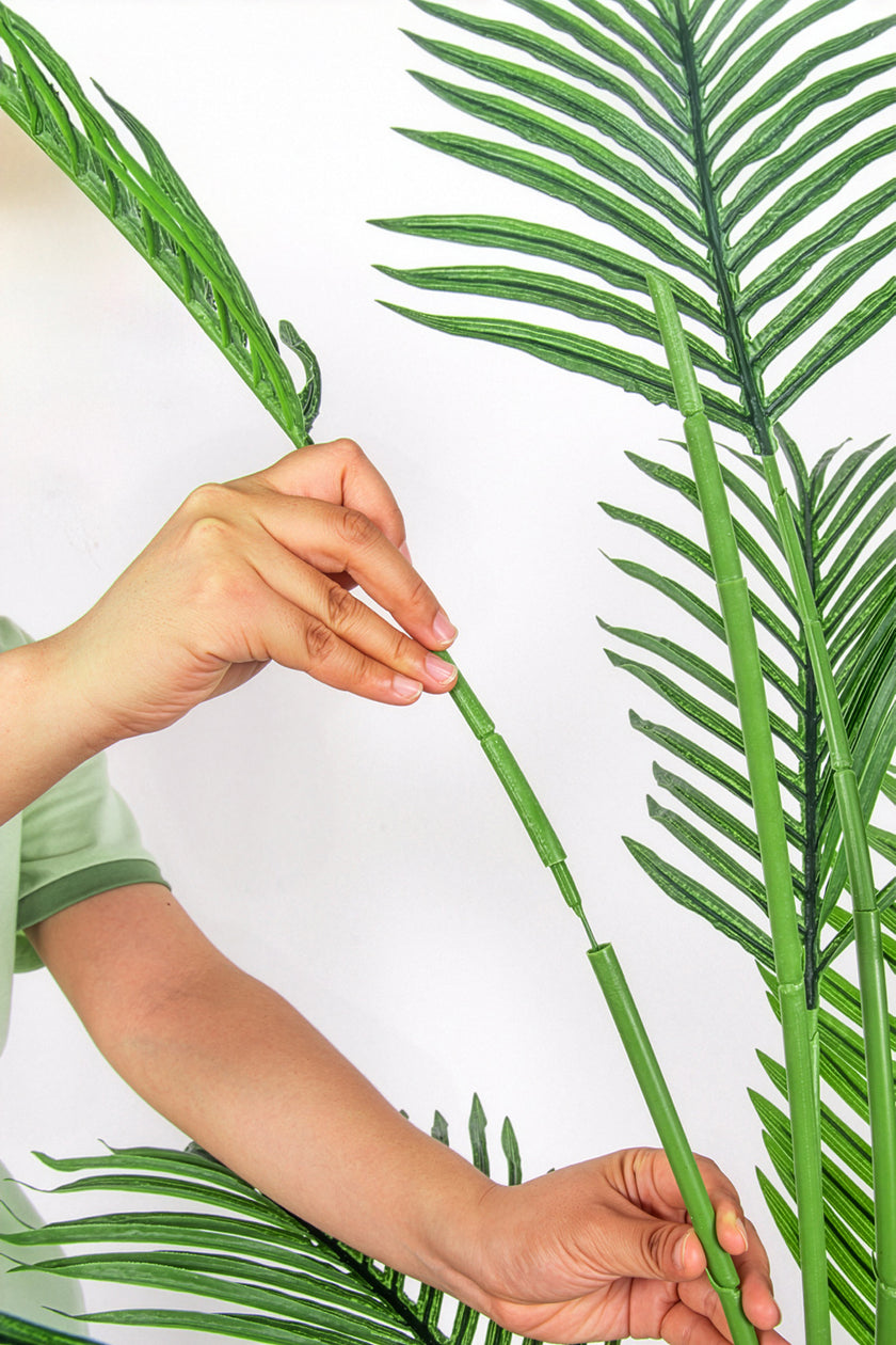 Palmier A : Faux palmier Areca avec des feuilles arquées luxuriantes